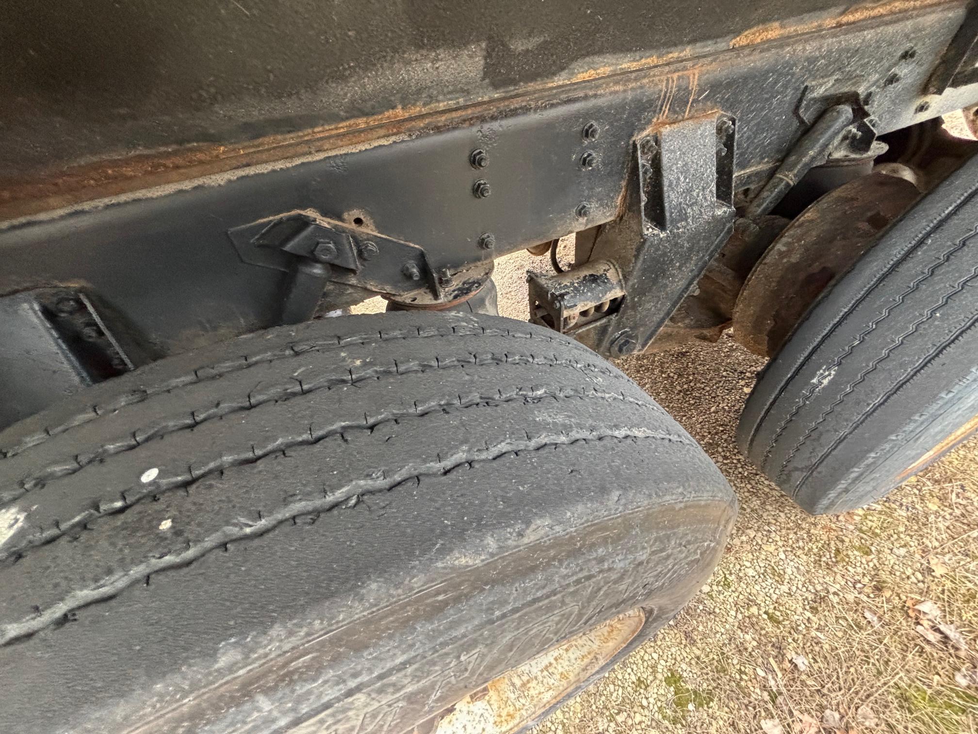 1996 VOLVO Quad-Axle - Image 25